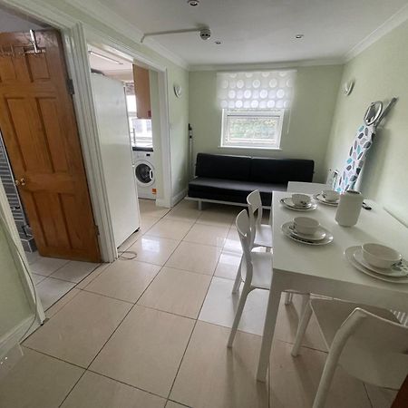 Entire 3 Bedroom Home - Minutes To Emirates Stadium! Londres Exterior foto